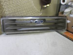 lot 289 image: (BS) Ford Grille 40 x 10...