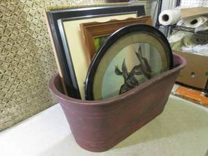 lot 291 image: (RMT) Assorted Wall Hanging Decor S...