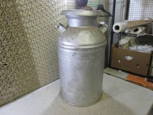 lot 293 image: (RMDR) Large Vintage Milk Can with ...