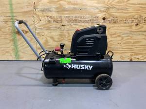 lot 78 image: HUSKY 8G 150 PSI Hotdog Air Compressor