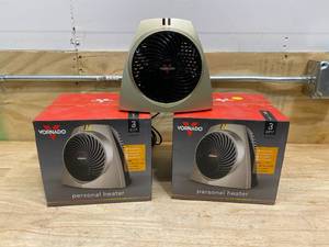 lot 84 image: VORNADO Lot of 3-  1559 BTU 750-Watt Portable Electric Fan Heater Furnace VH203 Personal Vortex