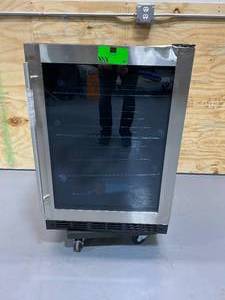 lot 95 image: MAGIC CHEF Beverage 23.4 in. 154 (12 oz.) Can Beverage Cooler, Stainless Steel