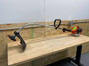 lot 117 image: ECHO 21.2 cc Gas 2-Stroke Cycle Curved Shaft Trimmer