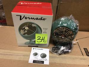 VFAN Mini Classic Personal Vintage Air Circulator Fan, Green by Vornado in good condition&nbsp
