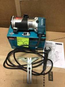 6.5 Amp 1-14 HP Corded Fixed Base Variable Speed Compact Router with Quick-Release by Makita in good condition&nbsp