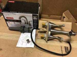 Broadmoor 4 in. Centerset 2-Handle Pull-Down Spout Bathroom Faucet in SpotShield Brushed Nickel by Delta in good condition&nbsp