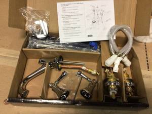 Silverton 8 in. Widespread 2-Handle Bathroom Faucet in Chrome by Delta in good condition&nbsp