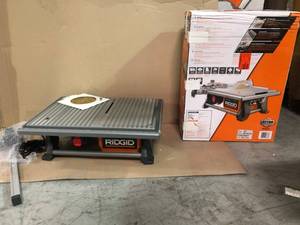 RIDGID R4021 RIDGID 6.5 Amp Corded 7 in. Table Top Wet Tile Saw not used