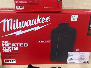 lot 6 image: Milwaukee M12 Womens Heated Axis Vest