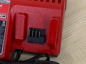 lot 46 image: Milwaukee M12  M18 Battery Charger