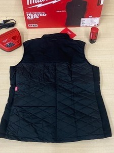 lot 5 image: Milwaukee M12 Womens Heated Axis Vest