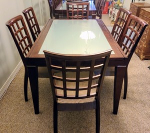 lot 1 image: Beautiful Classic Dining Set