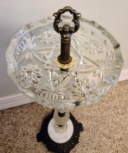 lot 18 image: Vintage Glass Floor Ashtray