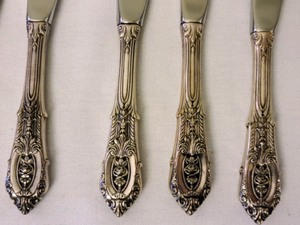 lot 26 image: Wallace Sterling Silver Handled Spreading Knives