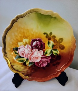 lot 34 image: Variety of Pretty Painted Vintage Dishes