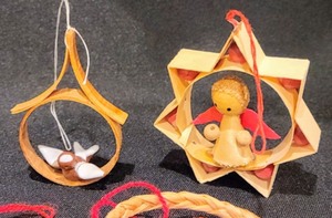 lot 45 image: Vintage SwedishNorwegian Ornaments