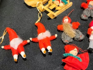 lot 46 image: Large Variety of Vintage SwedishNorwegian Ornaments