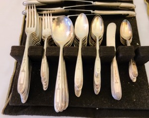 lot 91 image: Vintage Community Silver Plate Flatware