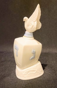 lot 55 image: Lladro Dreidel With Dove