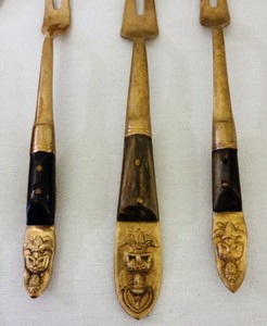 lot 119 image: Vintage Bronze Serving Utensils