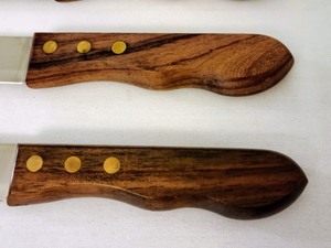 lot 123 image: Set of Mannys Steak Knives