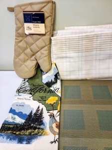 lot 134 image: Variety of Decorative Linens