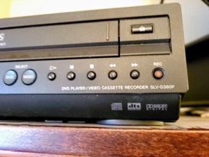 lot 141 image: Sony DVDVHS Combo