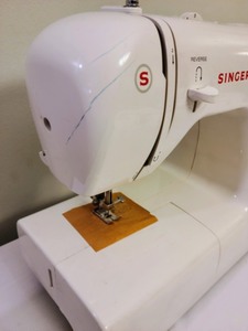 lot 148 image: Singer Sewing Machine