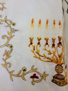 lot 135 image: Hanukkah Home Decor
