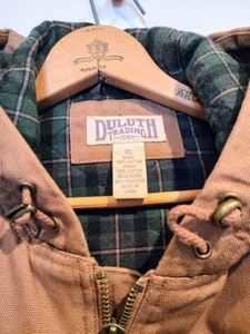 lot 195 image: Mens Duluth Trading Co. Quilted Jacket