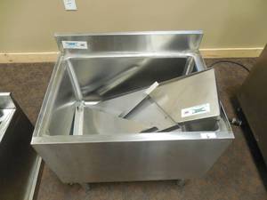 Regency 18 x 24 Underbar Ice Bin - 77 lb.