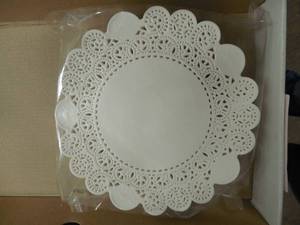 4 Boxes of Round lace paper Dollies