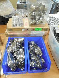 MASSIVE LOT OF GRAVYDRESSING BOATS