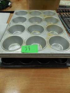 (4) MUFFIN PANS