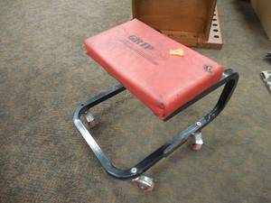MECHANIC SEAT WITH CASTERS