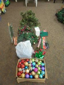 ASSORTED CHRISTMAS DCOR LOT