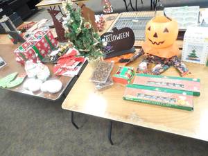 HOLIDAY DCOR LOT
