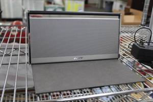 lot 17 image: Bose SoundLink Wireless Mobile Speaker 404600