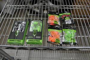 lot 22 image: Lot of (6) Gadget Gear Ear Buds with Mic