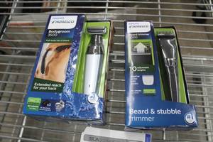 lot 14 image: Lot of (2) Mens Groomers - Philips Norelco Bodygroom 3500, Philips Norelco Beard Trimmer 3000