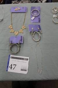 lot 47 image: Lot of (5) Jewelry - Earrings (x4), Necklace (x1)