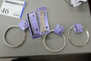 lot 46 image: Lot of (5) Claires Bracelets