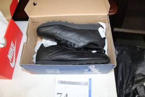 lot 74 image: Reebok CL Leather Mens Shoes Size 9-12