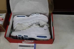 lot 70 image: Nike Air Max 95 Mens Shoes Size 11