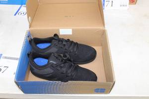 lot 67 image: Shoes For Crews Womens Leather Shoes Size 7.5 9048_Black_Medium