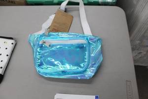 lot 94 image: Dickies Fanny Pack