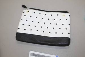 lot 100 image: Womens Makeup Bag