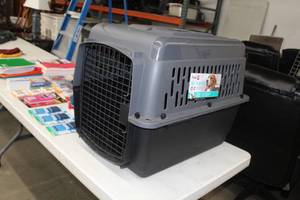 lot 108 image: Aspen Pet Pet Porter 20-30lbs.