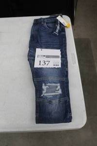lot 137 image: Lot of (1) Womens Skinny Fit Jeans Size 31