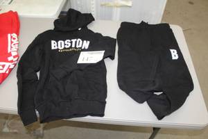 lot 147 image: Boston Massachusetts Sweatsuit Top and Bottom Size Extra Small